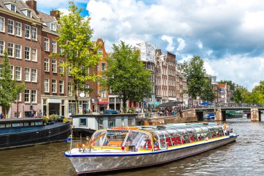 Amsterdam kanal ve tekneler, Hollanda, Hollanda.