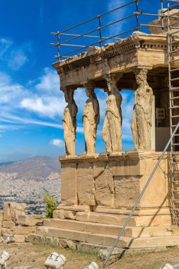 Caryatids, Erekhtheion Tapınağı Akropol üzerinde