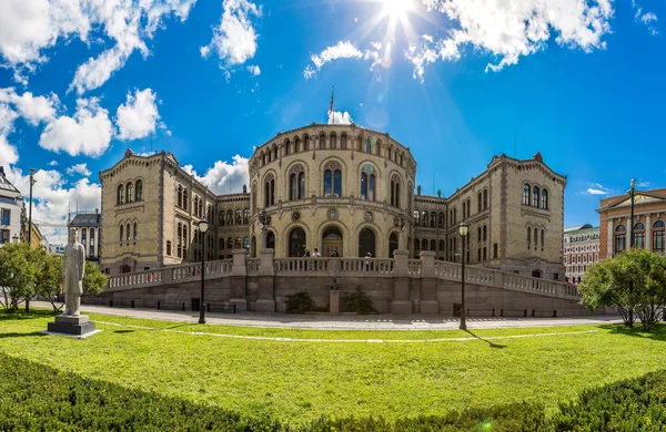 Edificio del Parlamento noruego en Oslo — Foto de Stock