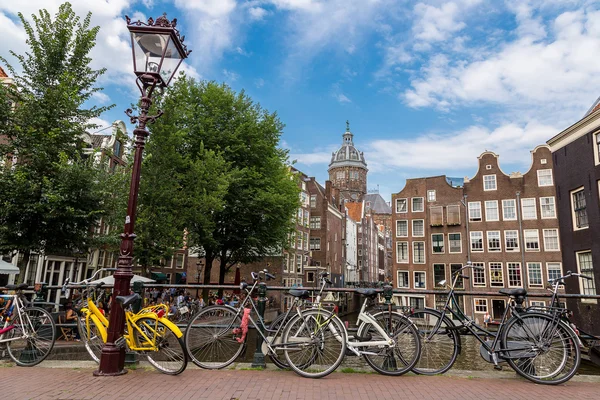 Bicycles on bridge over canal of Amsterdam — Stock Photo, Image