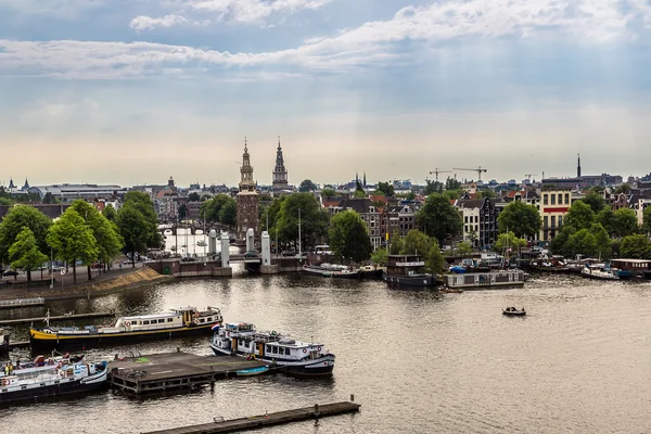 Amsterdam kanal ve tekneler, Hollanda, Hollanda. — Stok fotoğraf