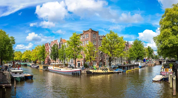 Canals and bridge in Amsterdam — Stock Photo, Image
