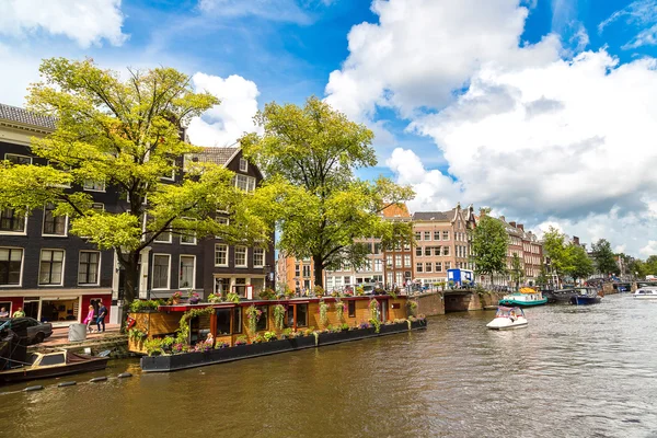 Amsterdam kanal ve tekneler, Hollanda, Hollanda. — Stok fotoğraf