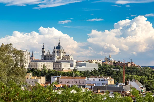 Madrid 'deki Almudena Katedrali — Stok fotoğraf