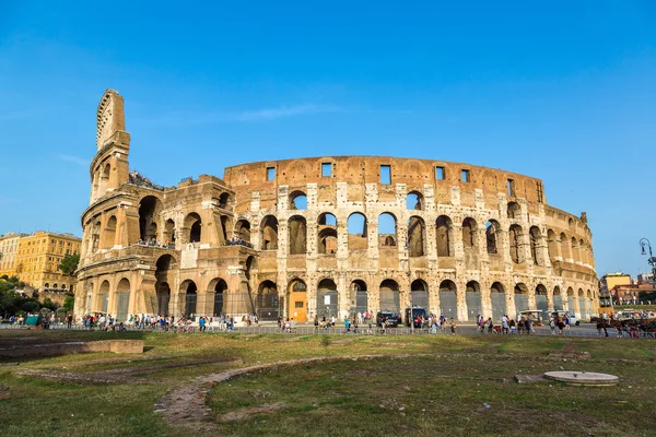 Colosseum in summer day — Stock Photo, Image