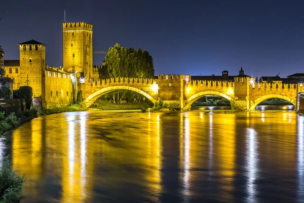 Castillo Vecchio en la noche de verano —  Fotos de Stock