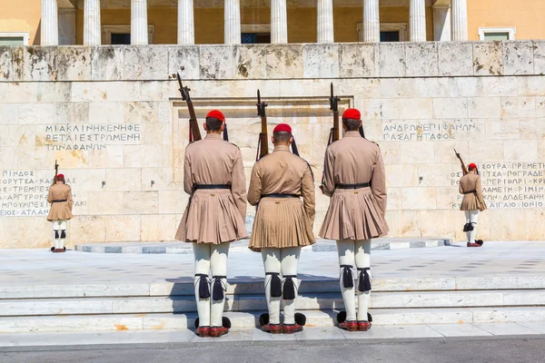 Mudanças cerimoniais de guardas em Atenas — Fotografia de Stock