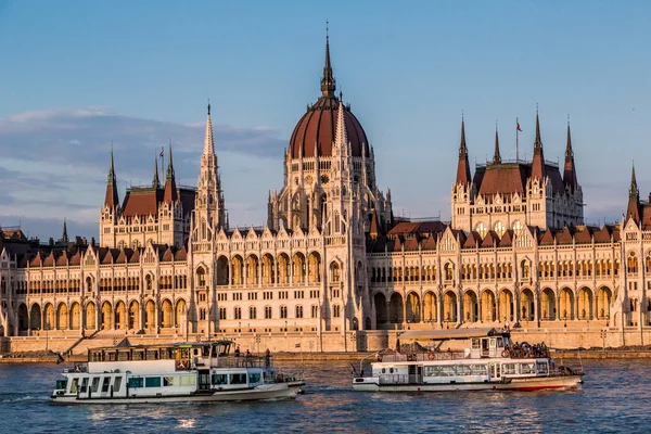 Costruzione del Parlamento a Budapest — Foto Stock