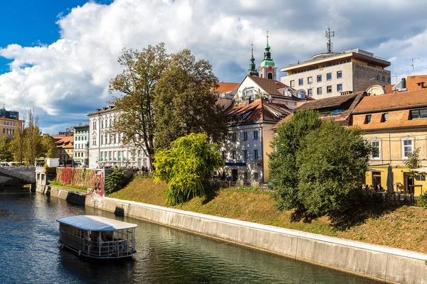 Ljubljana river in downtown — Stock Photo, Image