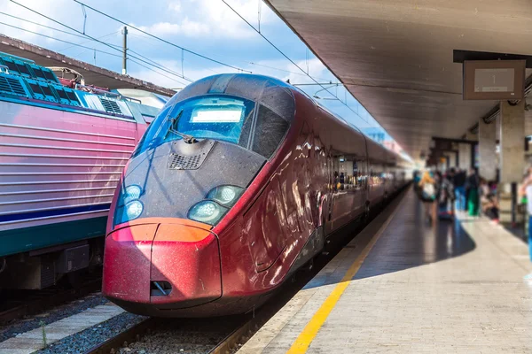 Train moderne à la gare — Photo