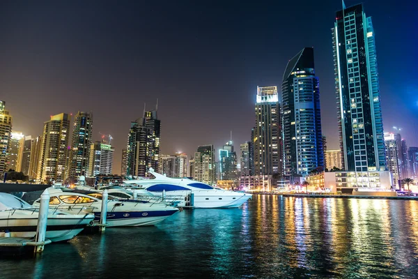 Dubai centro en una noche de verano —  Fotos de Stock