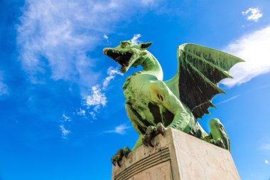Ljubljana 'daki Ejderha Köprüsü