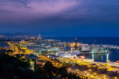 Barcelona ve İspanya liman gece