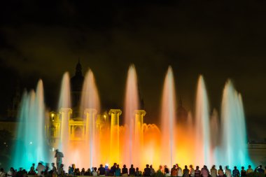 sihirli çeşme ışık gösterisi