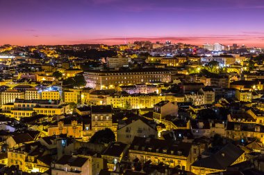 Gece Lizbon havadan görünümü