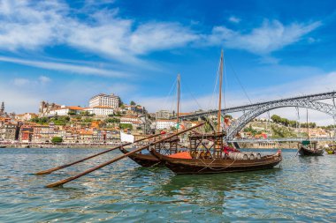 şarap ile eski geleneksel tekneler