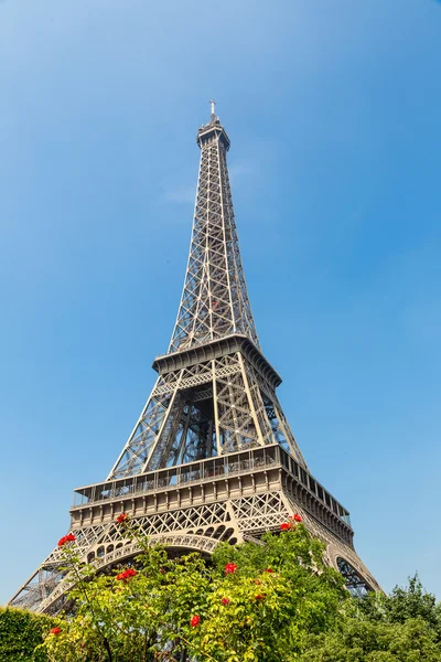 Eiffeltornet sommardag — Stockfoto