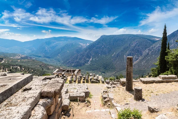 Antiguas ruinas en Delfos en verano — Foto de Stock