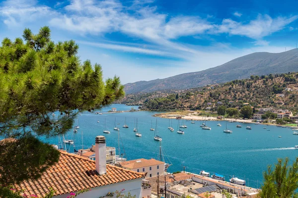 Isola di Poros in giorno d'estate — Foto Stock