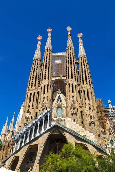 Sagrada familia an einem Sommertag — Stockfoto