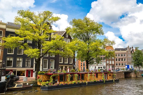 Canales y barcos de Amsterdam —  Fotos de Stock