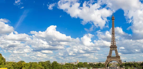 Seine in paris und eiffelturm — Stockfoto