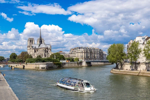 Seine ve Notre Dame de Paris — Stok fotoğraf