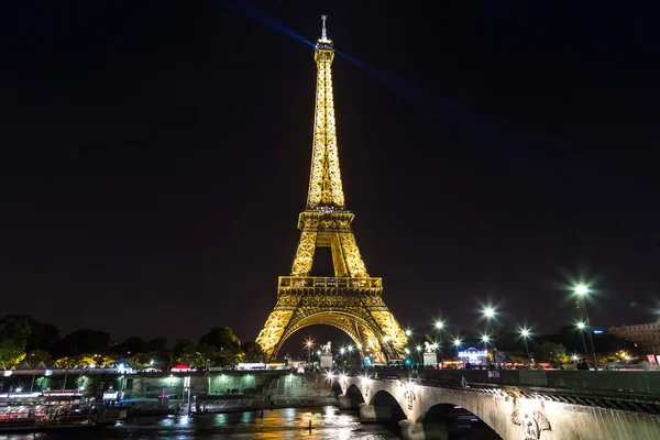 Eiffel Tower at sunset in Paris — Stock Photo, Image