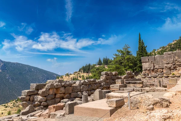 Antiguas ruinas en Delfos en verano — Foto de Stock