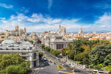Plaza de Cibeles Madrid yaz gün