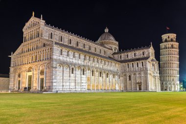 Pisa Katedrali yaz akşamları