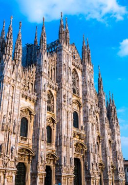 Ünlü Milano Katedrali'ne günde