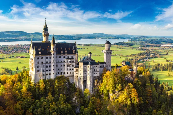 Neuschwanstein slott i Tyskland – stockfoto