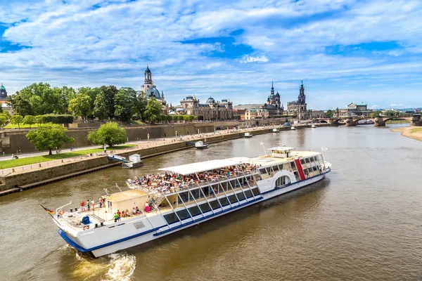 Dresden em um belo dia de verão — Fotografia de Stock
