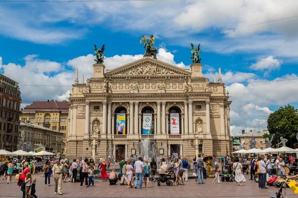 Academische opera en ballet theater in lviv — Stockfoto