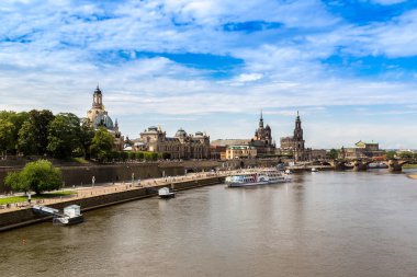 Güzel yaz günü Dresden