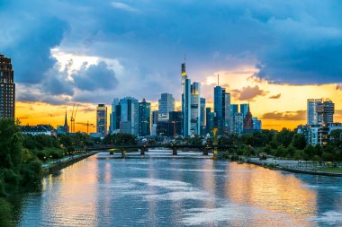 Gün batımında Frankfurt am Main