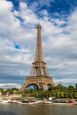Paris ve Eyfel kulesinde SEINE