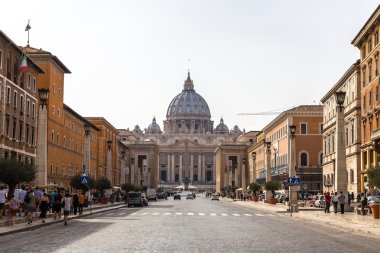 Saint Peter Bazilikası yaz aylarında