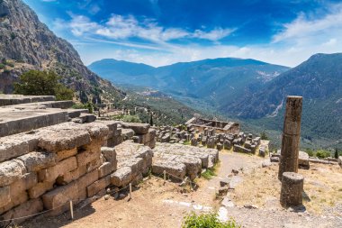 Delphi Atinalı hazine