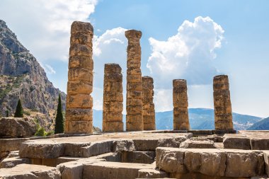 Delphi Atinalı hazine