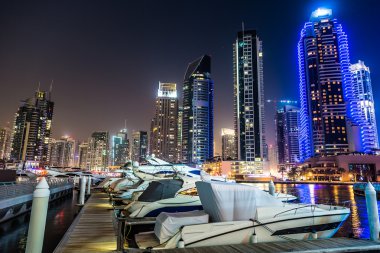 Dubai Yat Limanı yaz geceleri