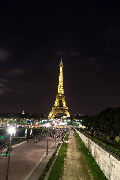 Torre Eiffel al atardecer en París — Foto de Stock