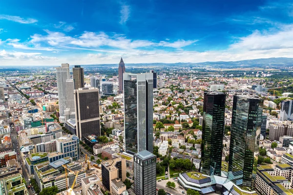 Finanzbezirk im Sommer Frankfurt — Stockfoto