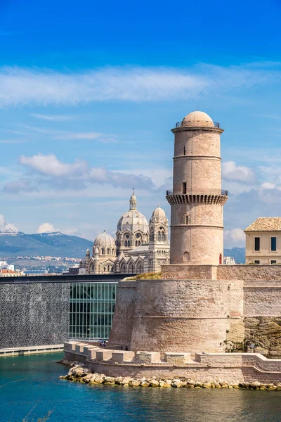 Saint Jean kasteel en de kathedraal de la Major in Marseille — Stockfoto