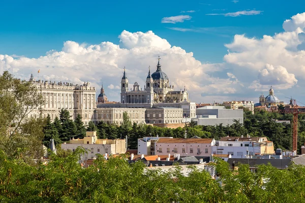 Catedral de la Almudena y Palacio Real de Madrid —  Fotos de Stock