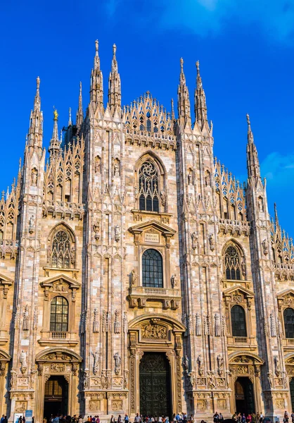 Famoso Duomo di Milano in giorno — Foto Stock