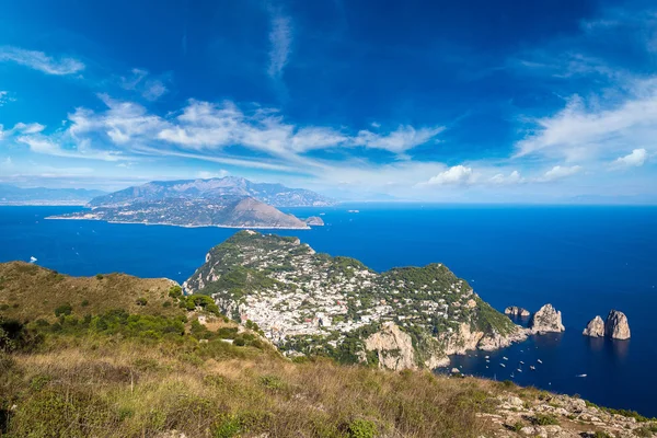 Capri eiland in zomerdag — Stockfoto