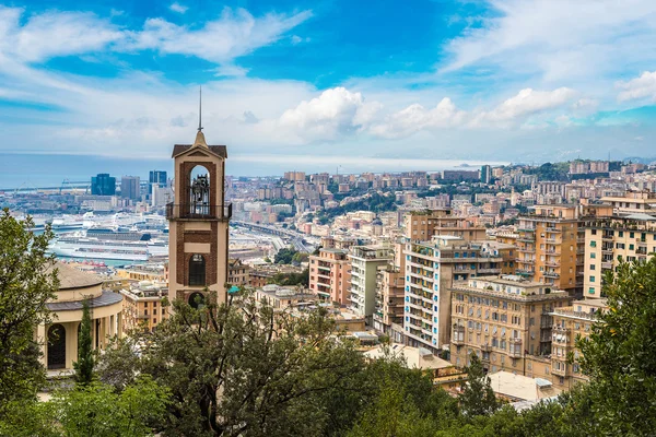 Hamnen i Genua i sommardag — Stockfoto