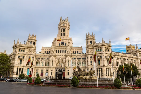 Palacio de Cibeles y Fuente de Cibeles en Madrid — Foto de Stock